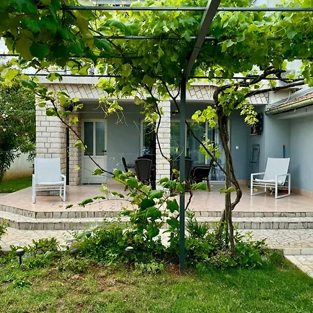 Haus Enna A Lage Meerblick Terrasse Grill Eg * Medulin